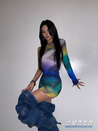 전소연, 바지 벗는 중? 진실을 알면 더 '충격'인 스타일 | 스포츠조선 전소연, 바지 벗는 중? 진실을 알면 더 '충격'인 스타일