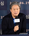 헤어질 결심 감독 격정적인 로맨스보다 숨겨진 감성 집중하는 영화 | 스포츠조선 헤어질 결심 감독 격정적인 로맨스보다 숨겨진 감성... 
