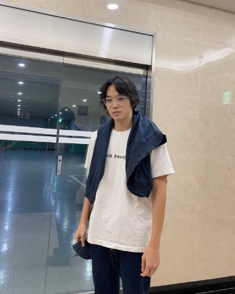 케빈오, 공효진이 찍어줬나…멍 때리는 모습도 훈훈한 '예비 신랑' | 스포츠조선 케빈오, 공효진이 찍어줬나…멍 때리는 모습도 훈훈한 '예비...