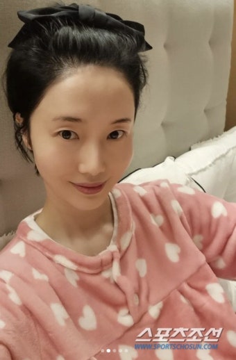 이정현, 수면잠옷 입었는데도 '섹시'? 얼굴보다 큰 감자스낵 박스 들고 … | 스포츠조선 이정현, 수면잠옷 입었는데도 '섹시'? 얼굴보다 큰...