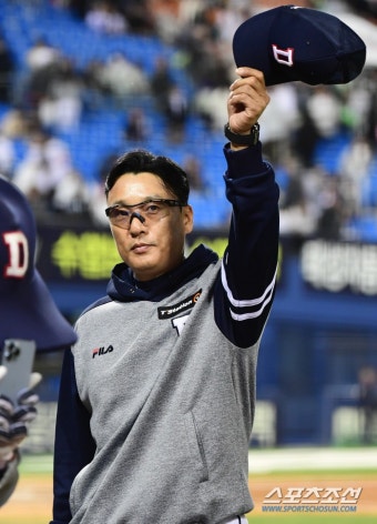 감독 첫 해 3위 질주도 