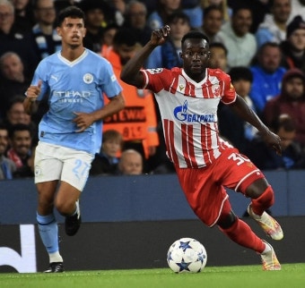 '차이는 분명했다' 황인범 생일에 UCL 선발 82분 데뷔 즈베즈다 역전… | 스포츠조선 '차이는 분명했다' 황인범 생일에 UCL 선발 82분 데뷔...