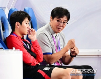 [진화 현장]'어렵게 만난 사이'황선홍 감독-이강인, 벤치에서 15분 넘… | 스포츠조선 [진화 현장]'어렵게 만난 사이'황선홍 감독-이강인...