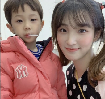율희, '이혼·양육권 포기' 후 子 재율과 게임으로 원격 소통 