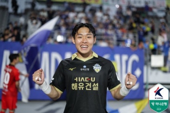 '축구를 키로 하나요?' 편견깨는 180cm 골키퍼 신송훈, 최근 4연속… | 스포츠조선 '축구를 키로 하나요?' 편견깨는 180cm 골키퍼 신송훈, 최근...