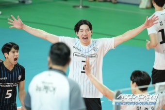 '허수봉-레오-신펑' 52점 합작 현대캐피탈, 이틀 연속 5세트에도 3대… | 스포츠조선 '허수봉-레오-신펑' 52점 합작 현대캐피탈, 이틀 연속...