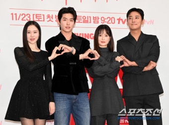 [SC현장] 외나무다리서 '혐관 로맨스'로 만난 정유미X주지훈, '정년이… | 스포츠조선 [SC현장] 외나무다리서 '혐관 로맨스'로 만난...