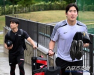 [포토] 손주영-우강훈, 잠실로 돌아가야죠 | 스포츠조선 [포토] 손주영-우강훈, 잠실로 돌아가야죠