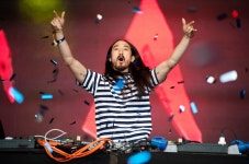 Steve Aoki Opens Pizza Delivery Restaurant Pizzaoki | Billbo...