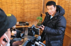 中山秀征さん、伊勢市内ぶらり1万歩　2月放送のテレビロケ：中日新聞Web