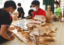 木製ブロック、積んで創作　半田で「カプラ」大会、２５日まで：中日新聞Web