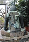 焼夷弾直撃で継ぎはぎの仏像、名古屋空襲の証人　中区・大須の七寺：中日新聞Web