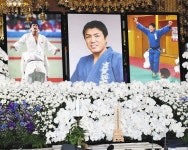 バルセロナ五輪７８キロ級金の吉田秀彦さん　古賀稔彦さん葬儀・告別式で遺影を前に１分間、言葉が出ず涙... 
