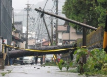 台風７号、中部で２０～９０代の男女１３人けが　１６日も線状降水帯発生おそれ：中日新聞Web