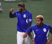 練習　ガルシア：中日スポーツ・東京中日スポーツ 