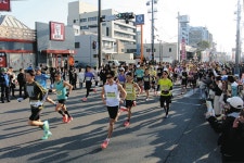 お茶の里、6445人が駆け抜ける　第4回にしおマラソン：中日新聞Web