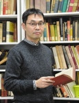 翻訳家の都甲幸治さん 三様の新著を出版 金沢の中高時代も織り交ぜ：北陸中日新聞Web