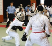 静岡県西部７署、逮捕術の技競う　浜松中央署で大会：中日新聞しずおかWeb