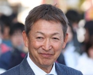 中日前監督・立浪和義さん『56歳バースデーケーキ』ショット、元チームメートのタイロン・ウッズと生年月日が同じ：中日スポーツ... 