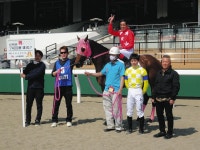 “大井の帝王”66歳・的場文男、1R制し通算7400勝！「体が続く限りは頑張る」【地方競馬】：中日スポーツ・東京中日スポーツ... 