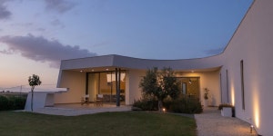villa gel in cyprus outlines a curvilinear layout fused with greenery villa gel in cyprus outlines a curvilinear layout that... 
