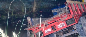 India: Tractor-trailer carrying pilgrims crashes, 26 killed – DW – 10/02/2022