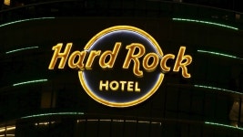 Hard Rock Hotel sued by David Bowies photographer over iconic photo | Fox News Hard Rock Hotel sued by David Bowies... 