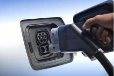 BMW gives i3 a boost with new DC fast charger | Fox News BMW gives i3 a boost with new DC fast charger