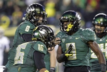 2 Oregon defeats No. 14 UCLA 42-14 | Fox News Marshall runs for 3 TDs and No. 2 Oregon defeats No. 14 UCLA 42-14