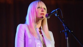 Sia reveals she was severely depressed and in bed for three... News Sia reveals she was severely depressed and in bed for... 