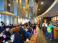 신유통 전쟁 중국 스타벅스, 알리바바와 손 잡았다