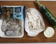 시원한 국물맛이 좋은 주꾸미 칼국수!!!