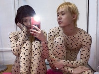 벗은 줄 알고 놀랐어 현아♥이던, 누드톤 내의 입고 이불 위에서 찰칵