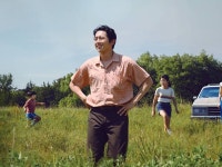 척박한 땅에서도 뿌리내리는 미나리처럼