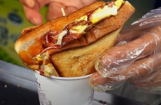 “이 가격, 이 맛, 이 양 실화?” 햄이 듬뿍 얹어진 노량진 2500원 토스트의 정체