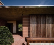 기억과 인생을 다시 짓다, 고성 으뜸바우집