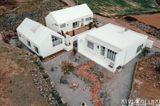 거친 자연 속에 피어난 깨끗하고 정갈한 숙소, 제주 프롬나드 PROMENADE JEJU