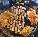 이렇게 먹으면 더 맛있지! 솥뚜껑 삼겹살 맛집 추천 : ZUM 허브 이렇게 먹으면 더 맛있지! 솥뚜껑 삼겹살 맛집 추천