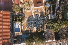 자유로운 가족의 유쾌한 유럽풍 귀촌 도전기