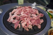 고물가 시대 가성비 갑 `김해 뒷고기` : ZUM 허브 고물가 시대 가성비 갑 `김해 뒷고기`