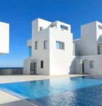 무더위와 장대비 모두 피할 마성의 휴가지 등장