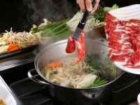 김수현 모델로 쓰는 샤브샤브 집 사장님이 최근 논란에 대처하는 방식