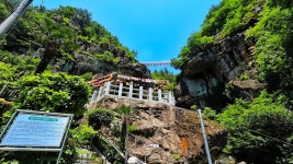 발밑으로 폭포가 쏟아진다… 한여름 무더위 날려주는 무료 트레킹 명소