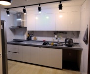 합리적인 가격에 부엌 화사하게 만들었습니다.