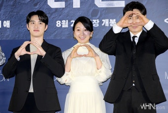 MHN스포츠 `스타블링Shot` | [Ms포토] 도경수-김희애-설경구 `3인 3색 더문 포즈` : ZUM 뉴스 MHN스포츠 `스타블링Shot` | [Ms포토] 도경수...