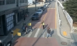 자기 자식 먼저 등교시키려고…초교 앞 횡단보도 돌진한 SUV [영상] : zum 뉴스
