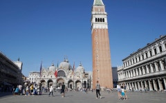 Israeli tourist holds Venice money exchange worker hostage over rates | The Times of Israel Israeli tourist holds Venice money... 