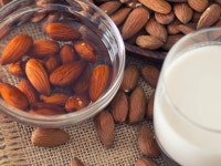 Why soaked and peeled almonds are better than the raw ones