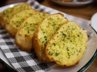 Make restaurant-style Garlic Bread in just 10 minutes | The Times of India Make restaurant-style Garlic Bread in just 10 minutes... 