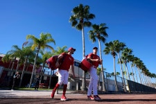 Realmuto started by visiting the hitting lab - The Athletic How to fix a hole in your swing: Phillies’ J.T. Realmuto started by... 